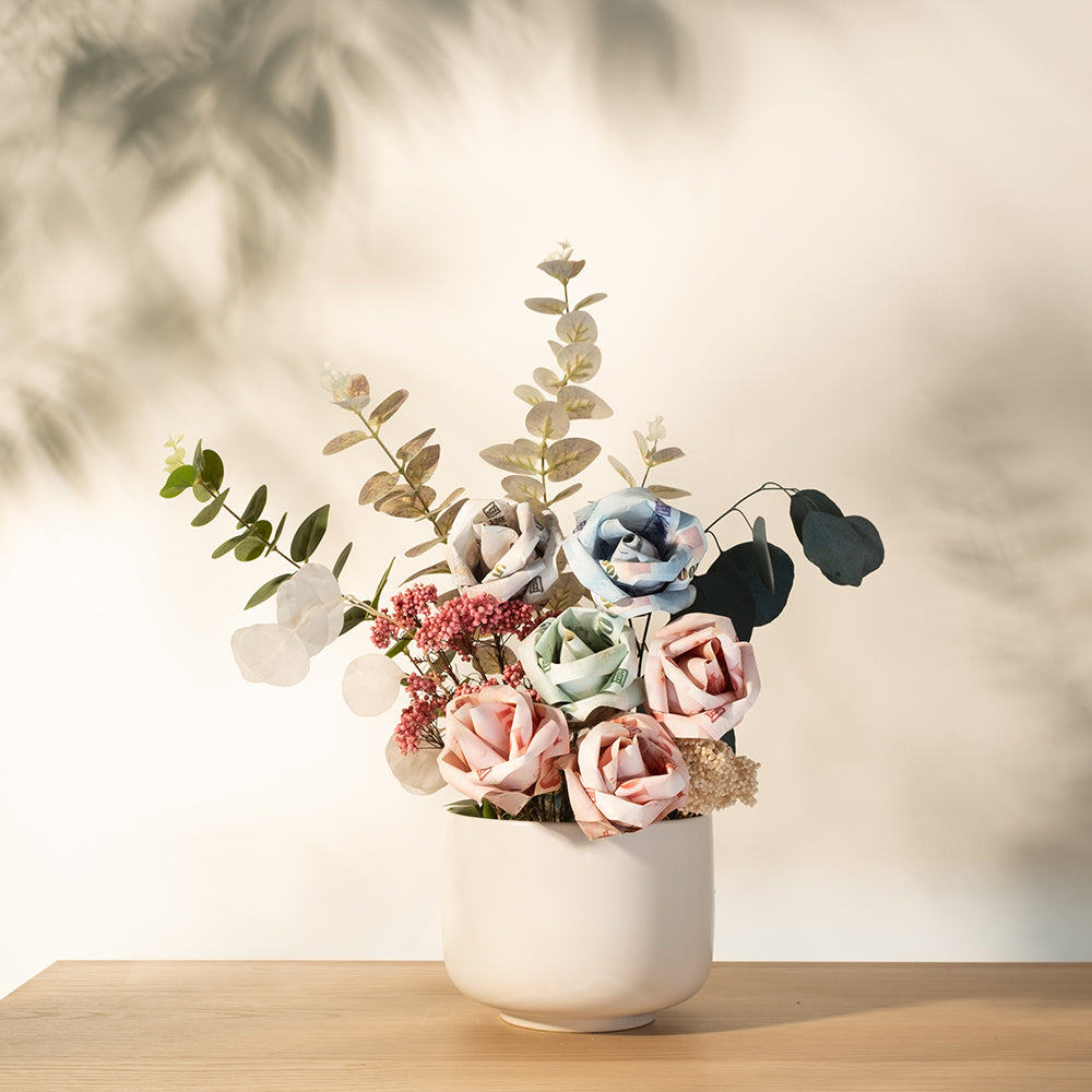 藍金尤加利｜千元鈔玫瑰藝術植栽｜現代招財美學｜永生花開幕送禮推薦