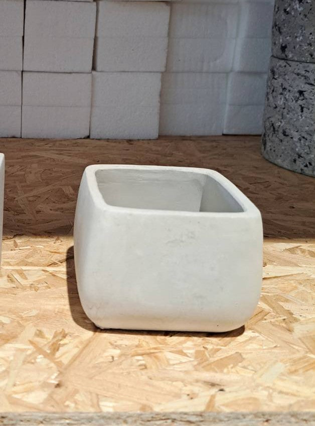 清水模水泥盆 | 百搭的設計 | 自然的清水模色調 | 室內外皆可使用